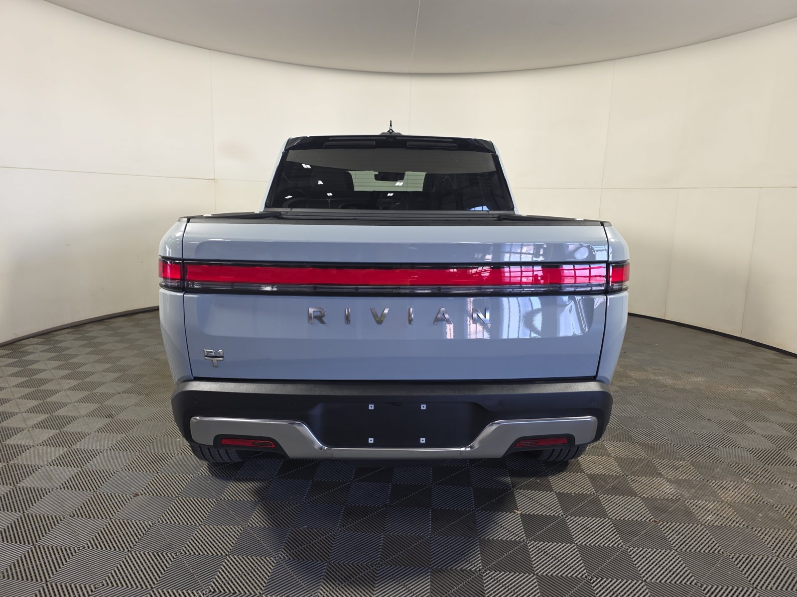 Used 2025 Rivian R1T Adventure Dual AWD/4WD image 4