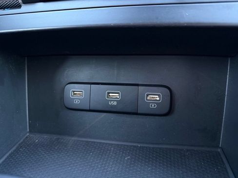 Certified 2024 Kia Carnival LX FWD image 21