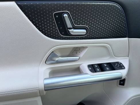 Certified 2025 Mercedes-Benz GLA 250 image 11