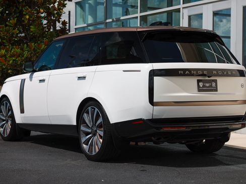 Used 2025 Land Rover Range Rover SV AWD/4WD image 18