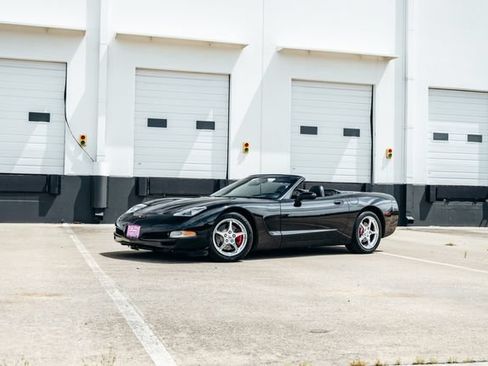 Used 2001 Chevrolet Corvette Convertible w/ Preferred Equipment Group2 RWD image 18