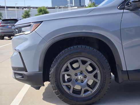 Used 2025 Honda Pilot TrailSport image 10