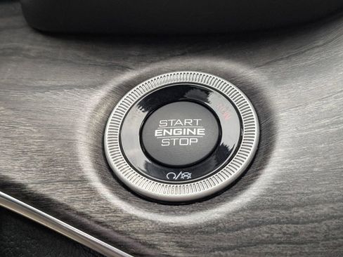 Used 2022 Jeep Grand Cherokee Overland w/ Advanced Protech Group III image 24