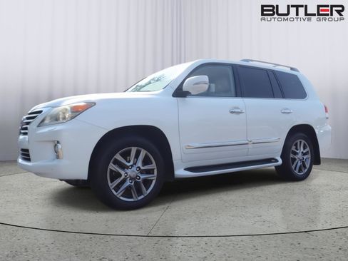 Used 2013 Lexus LX 570 4WD w/ Luxury Pkg image 9