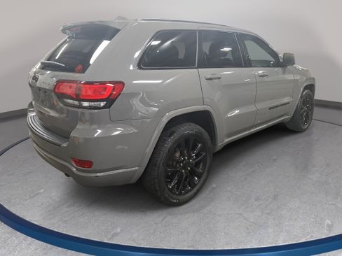 Used 2022 Jeep Grand Cherokee Laredo X RWD image 5