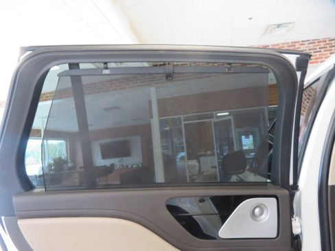 Used 2020 Lincoln Aviator Reserve w/ Equipment Group 202A image 18