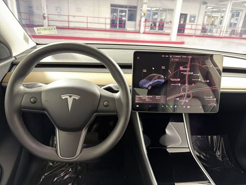 Used 2020 Tesla Model Y Long Range image 16