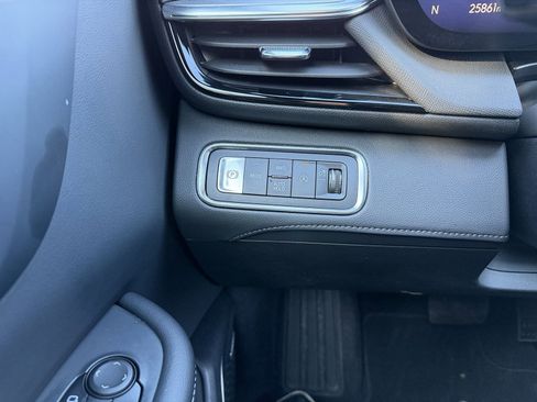 Used 2025 Buick Enclave Preferred image 12