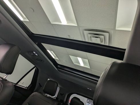 Used 2022 Ford Explorer XLT w/ Equipment Group 202A image 20