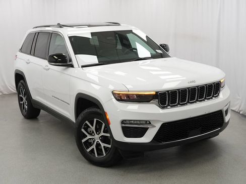 Certified 2025 Jeep Grand Cherokee Limited AWD/4WD image 9