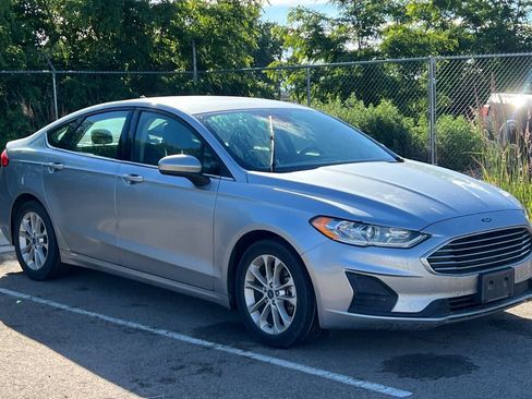 Used 2020 Ford Fusion SE FWD image 2