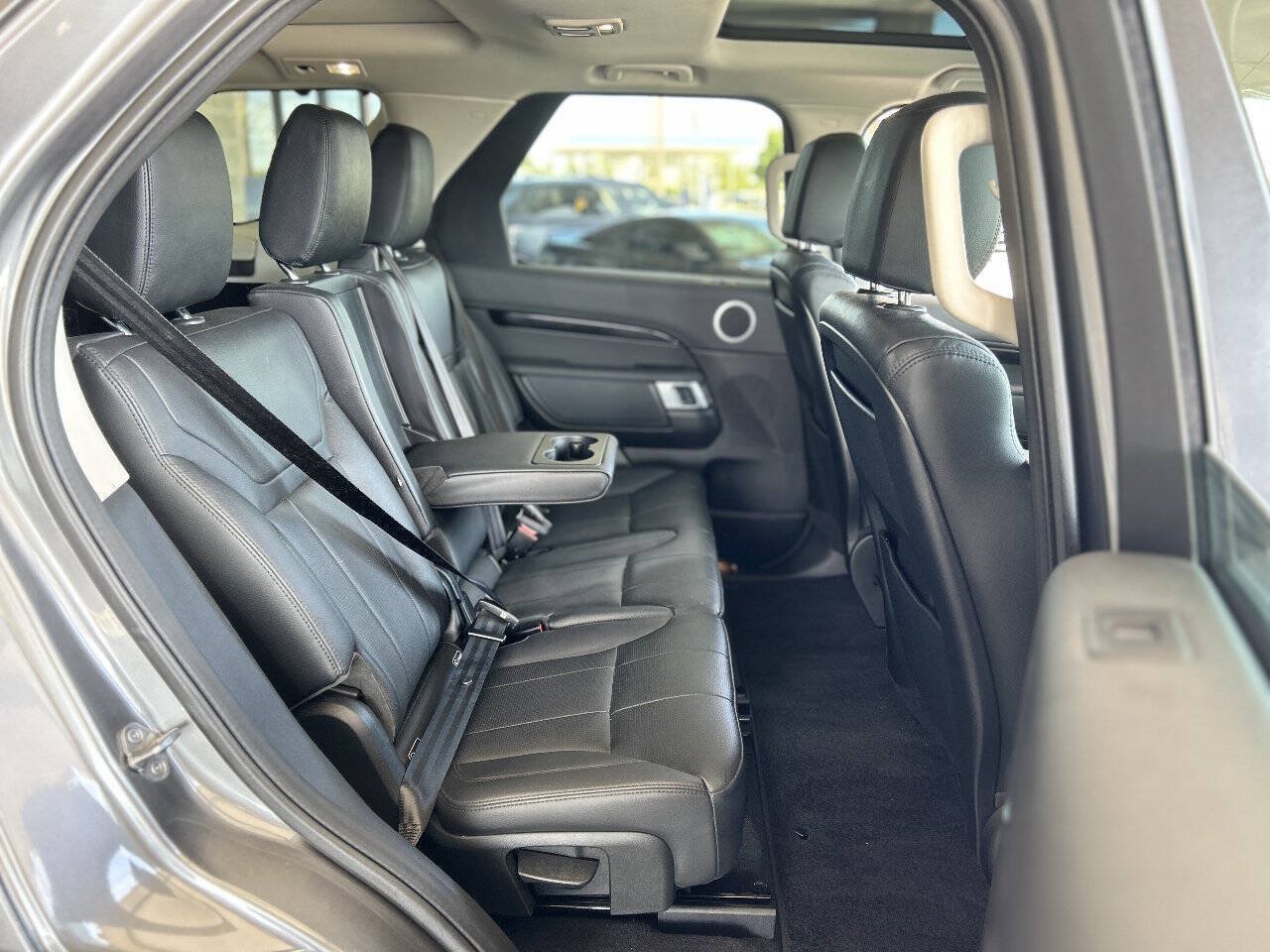 Used 2018 Land Rover Discovery SE AWD/4WD image 46