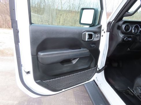 Certified 2020 Jeep Wrangler Unlimited Sahara AWD/4WD image 22