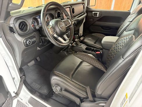 Used 2022 Jeep Wrangler Unlimited Sahara AWD/4WD image 2