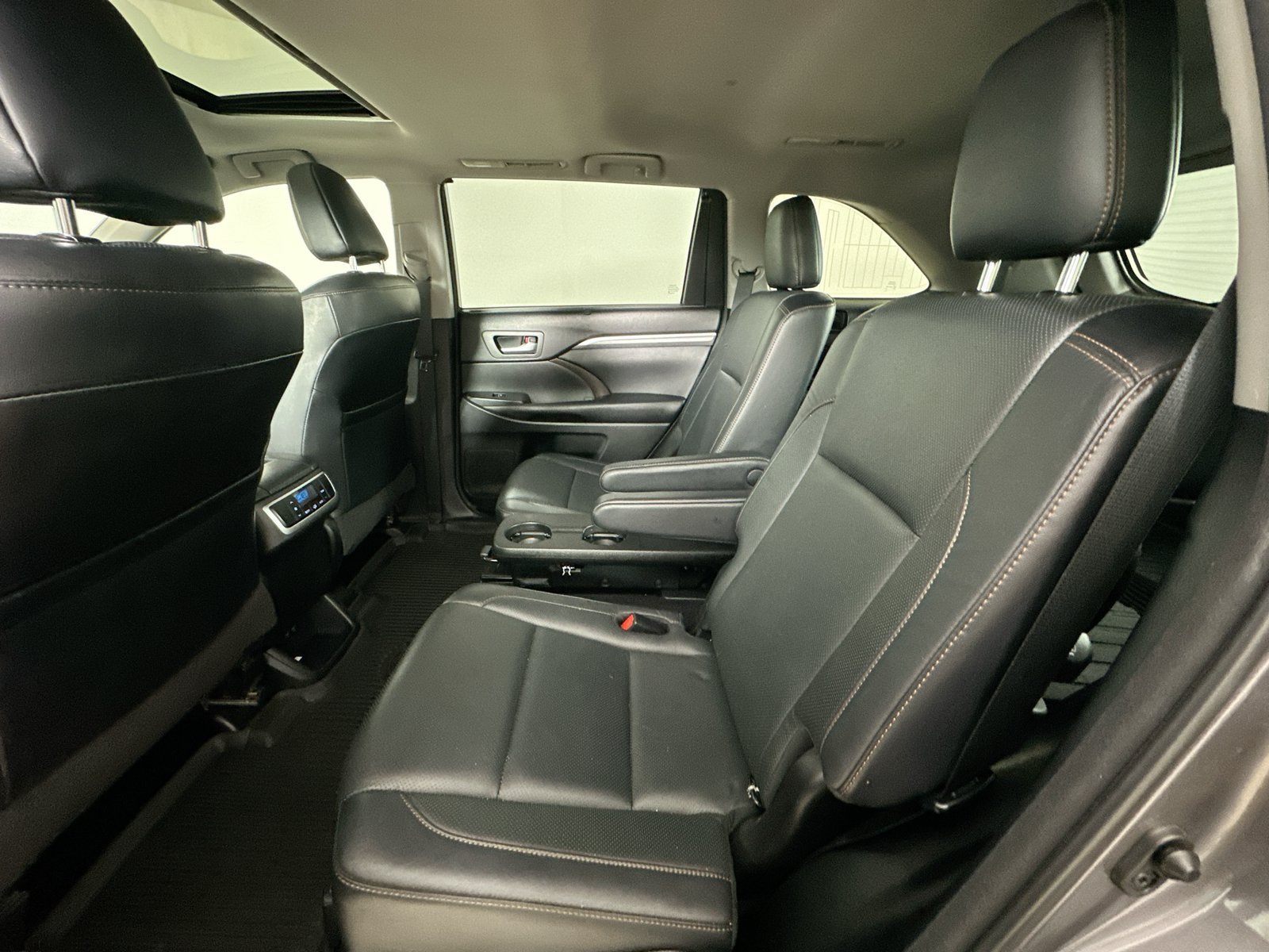 Used 2018 Toyota Highlander Limited AWD/4WD image 40