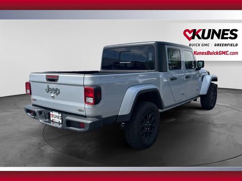 Used 2023 Jeep Gladiator Overland AWD/4WD image 5