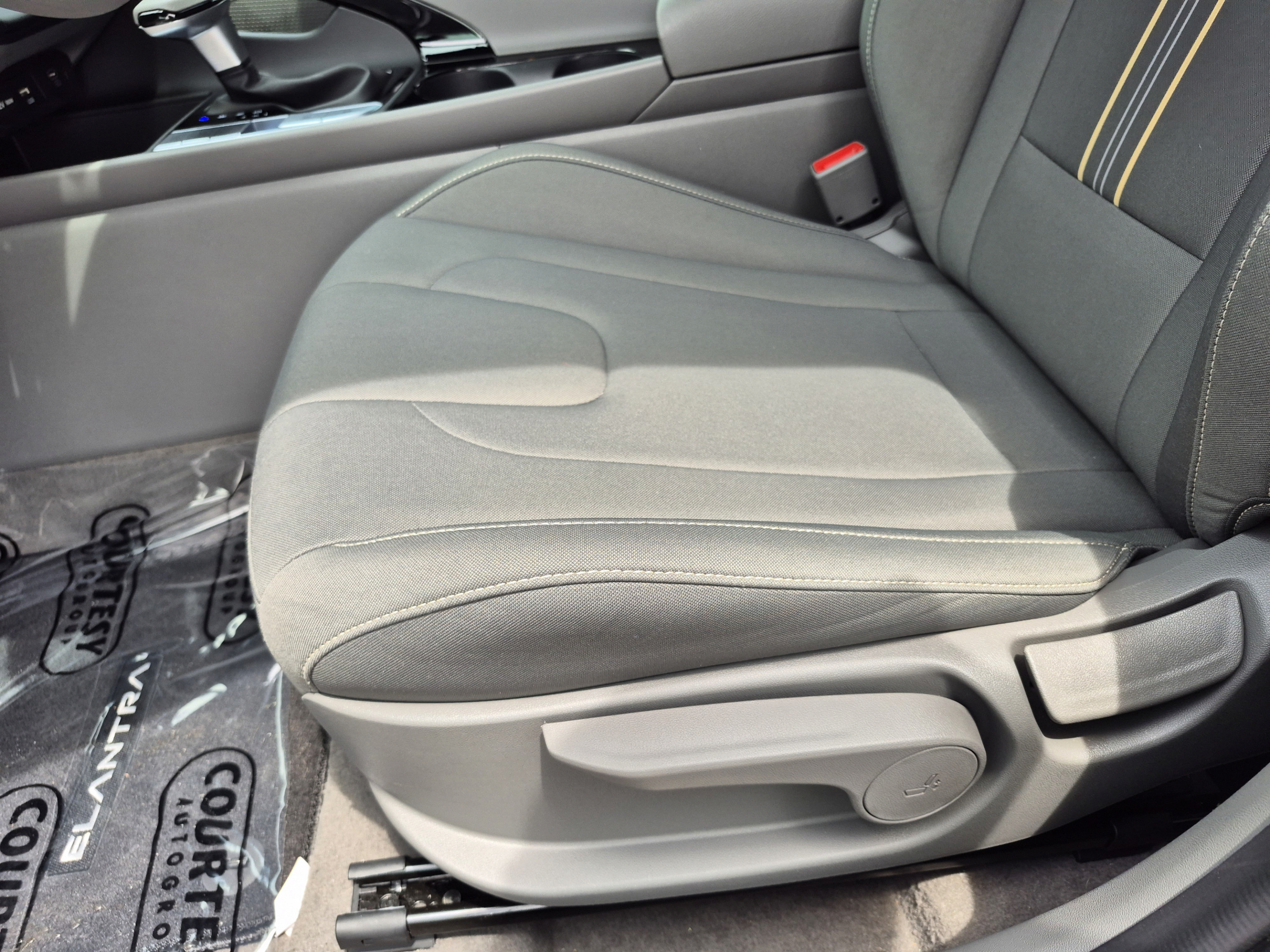 Certified 2025 Hyundai Elantra Hybrid FWD image 19