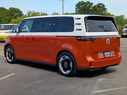 Used 2025 Volkswagen ID. Buzz Pro S Plus RWD image 8