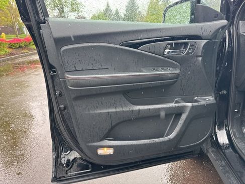 Used 2017 Honda Ridgeline Black Edition image 18
