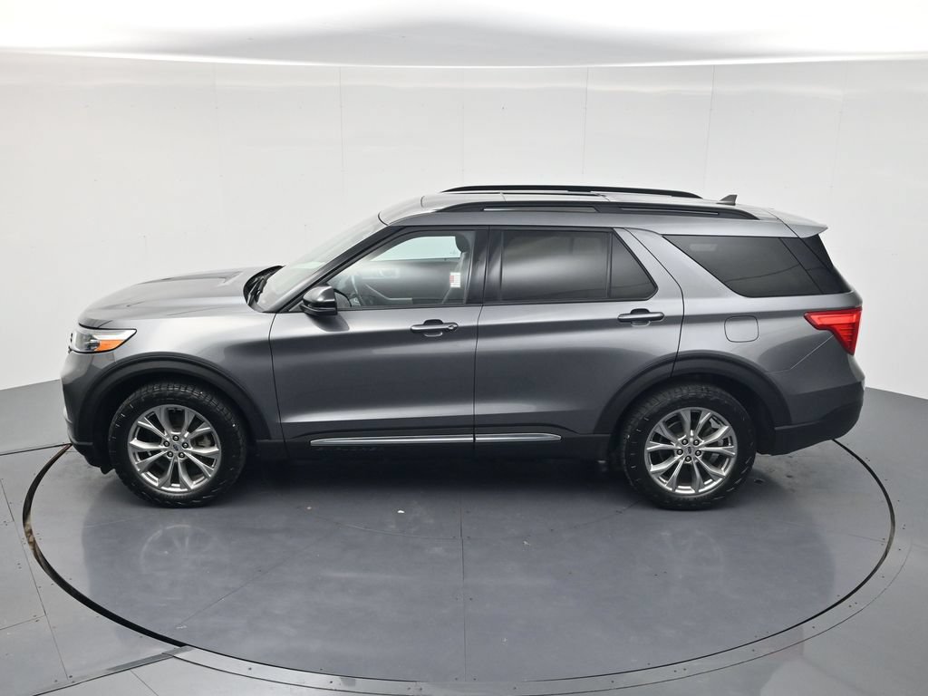 Used 2024 Ford Explorer XLT w/ Equipment Group 202A AWD/4WD image 44