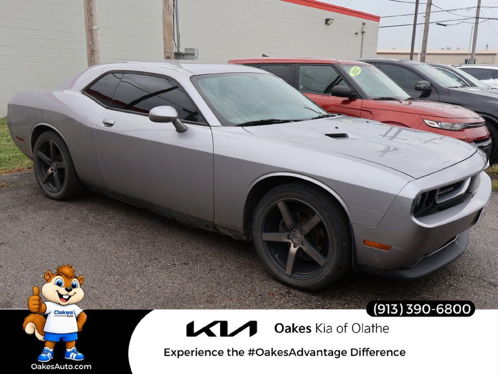 Used 2014 Dodge Challenger SXT RWD image 1