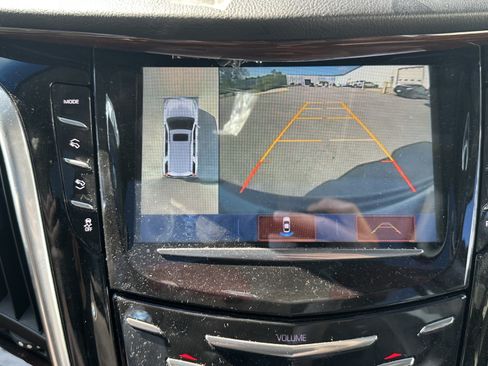 Used 2020 Cadillac Escalade Luxury w/ Escalade Sport Edition AWD/4WD image 26