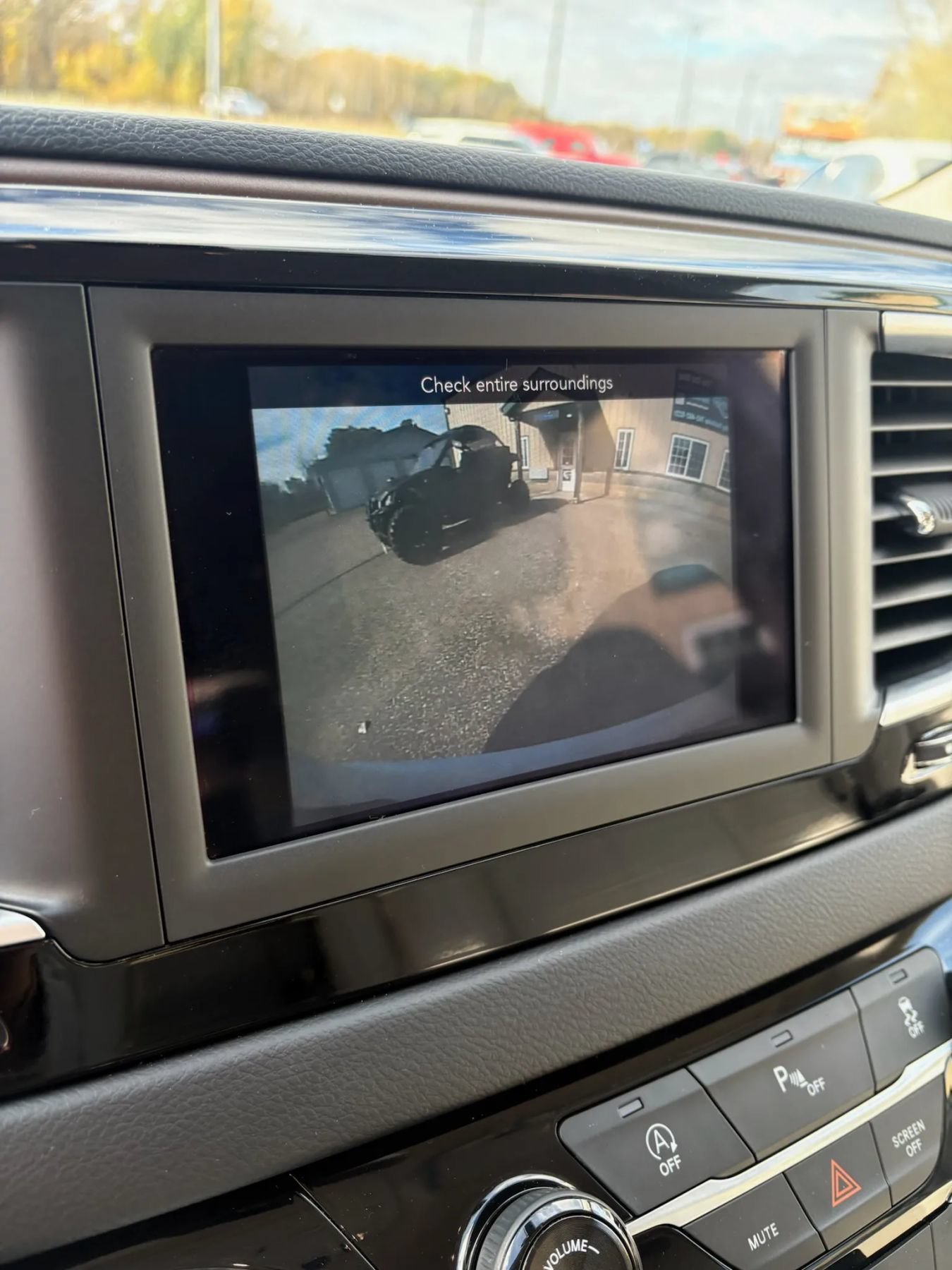 Used 2018 Chrysler Pacifica Touring-L FWD image 24