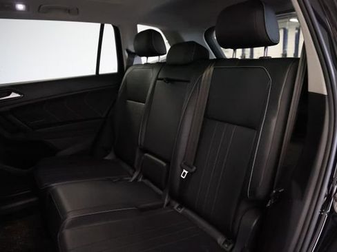Used 2022 Volkswagen Tiguan SE image 27