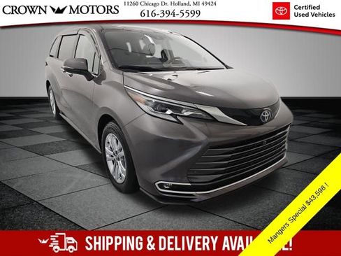 Certified 2023 Toyota Sienna Platinum AWD/4WD image 1
