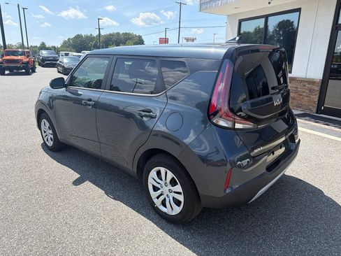 Used 2025 Kia Soul LX FWD image 7