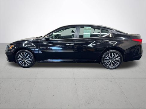 Used 2025 Nissan Altima 2.5 SV FWD image 3