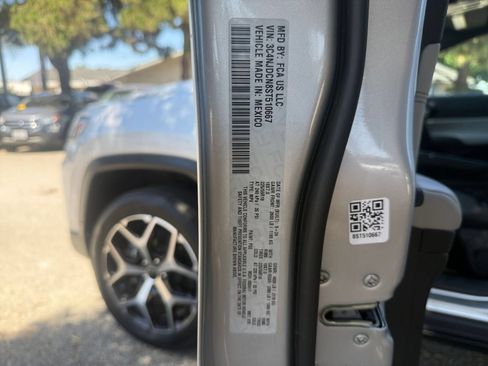 Used 2025 Jeep Compass Limited AWD/4WD image 26