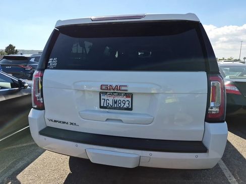 Used 2015 GMC Yukon XL SLT image 2