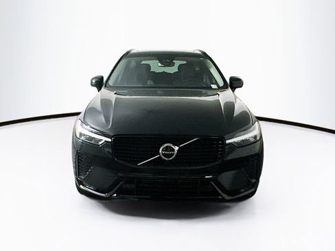 Used 2024 Volvo XC60 B5 Core image 2