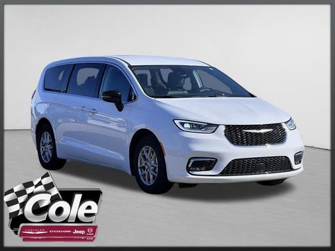 Used 2024 Chrysler Pacifica Touring-L FWD image 1