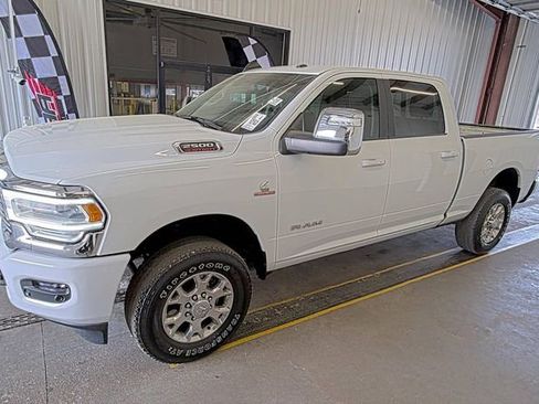 Used 2024 RAM 2500 Laramie AWD/4WD image 9