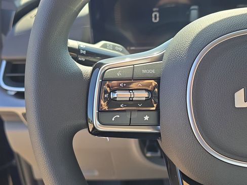 New 2026 Kia Carnival LX FWD image 30