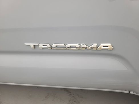 Used 2020 Toyota Tacoma TRD Sport image 13