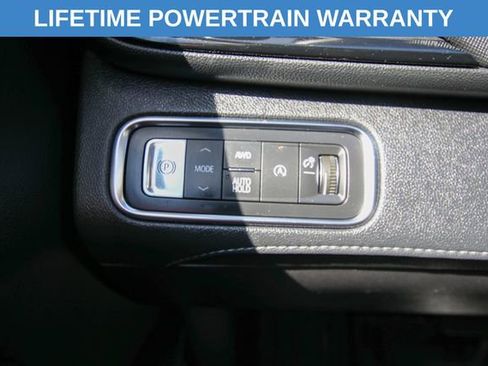 Used 2025 Buick Enclave Preferred AWD/4WD image 22