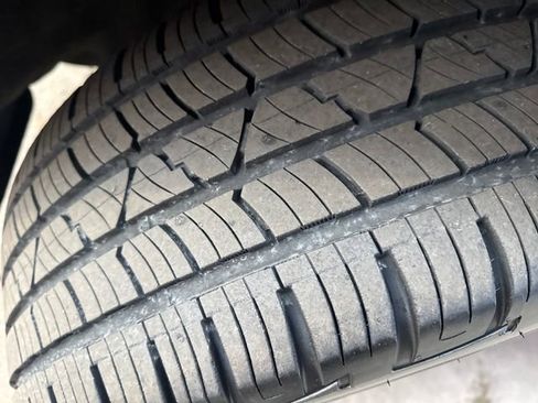 Used 2019 Jeep Grand Cherokee Laredo image 13