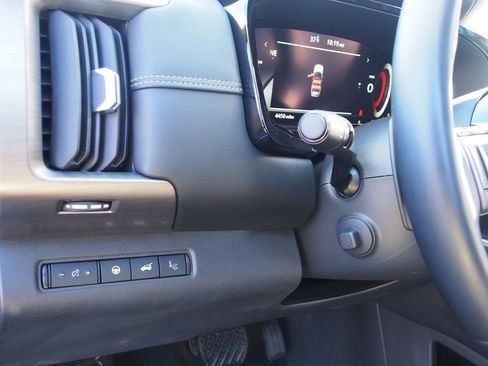 Used 2023 Nissan Pathfinder Platinum w/ Black Appearance Package image 22