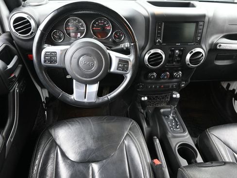 Used 2016 Jeep Wrangler Unlimited Rubicon AWD/4WD image 14