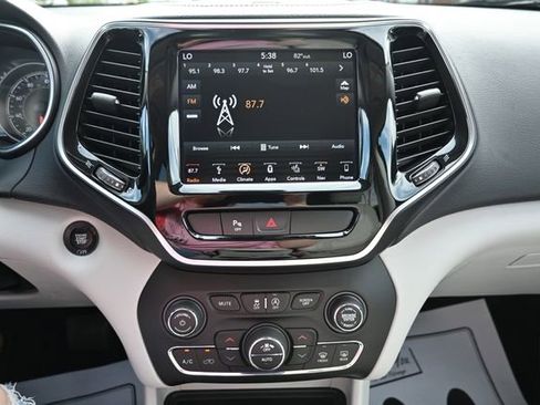 Used 2019 Jeep Cherokee Limited AWD/4WD image 32