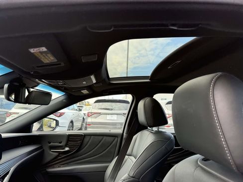 Used 2021 Lexus LS 500 AWD w/ Accessory Package (Z1) image 20