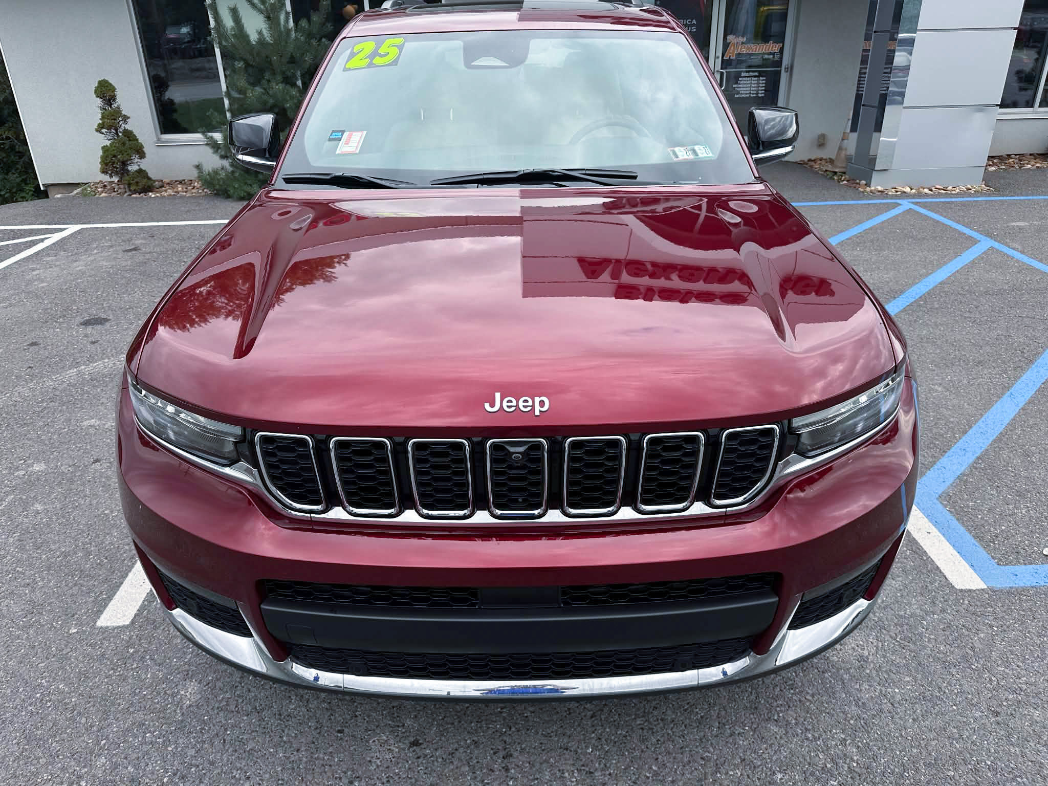 Used 2025 Jeep Grand Cherokee L Limited w/ Luxury Tech Group II AWD/4WD image 9