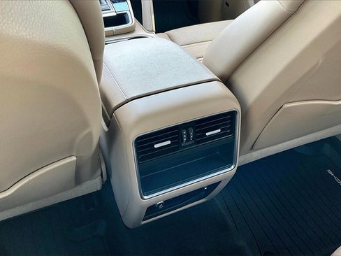 Used 2023 Porsche Cayenne Platinum Edition image 25