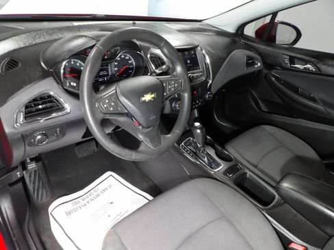 Used 2019 Chevrolet Cruze LS w/ LS Convenience Package FWD image 10