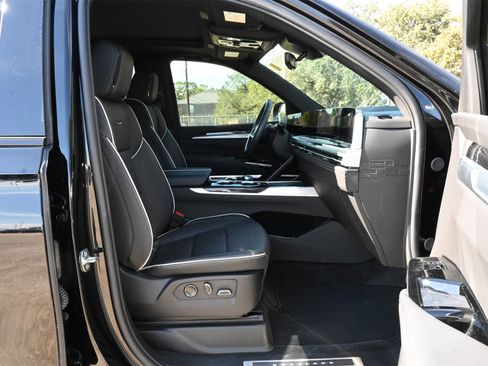 Certified 2025 Cadillac Escalade Sport w/ LPO, Floor Liner Package image 27