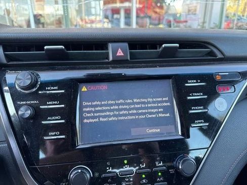 Used 2018 Toyota Camry LE image 40