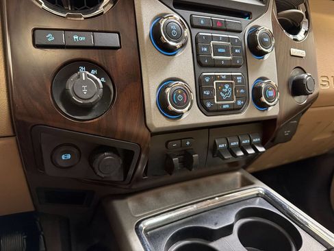 Used 2016 Ford F250 Lariat w/ Lariat Ultimate Package AWD/4WD image 21